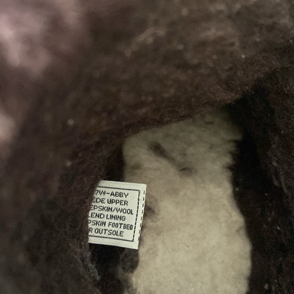 BearPaw Like New “Abby” Chocolate Colored Bootie - Picture 8 of 15